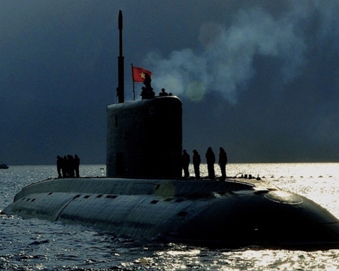 Vietnam. Un sous-marin de la classe Kilo de la Marine vietnamienne. © Droits réservés.