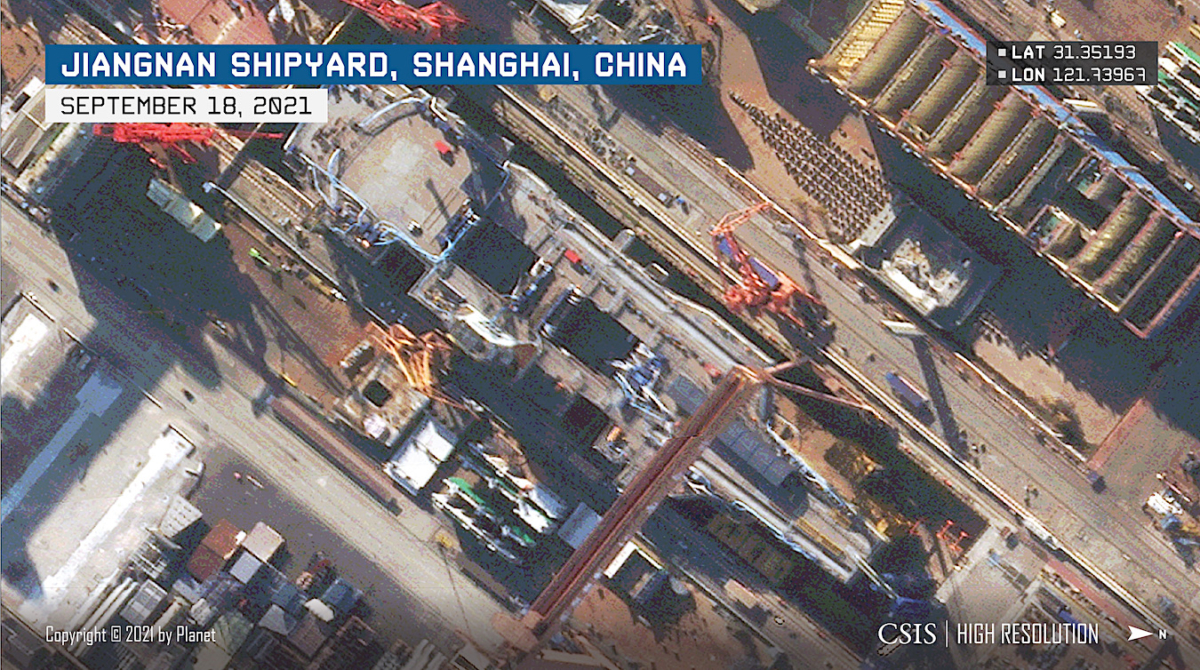 Le porte-avion chinois de Type 03 est en construction au chantier naval de Jiangnan, à Shanghai. Source : © Planet / Center for Strategic and International Studies (CSIS). Tous droits réservés.