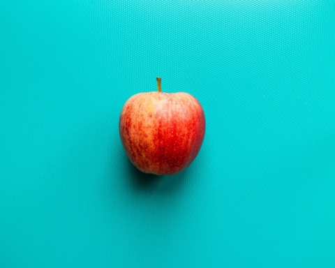 La pomme par © Louis Hansel via unsplash